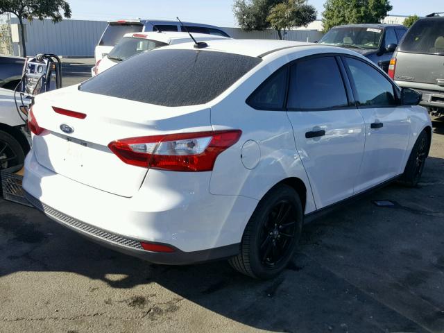 1FAHP3E22CL257860 - 2012 FORD FOCUS S WHITE photo 4