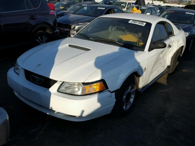 1FAFP4047YF195299 - 2000 FORD MUSTANG WHITE photo 2