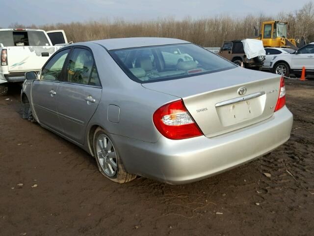 4T1BF30KX2U527660 - 2002 TOYOTA CAMRY LE SILVER photo 3