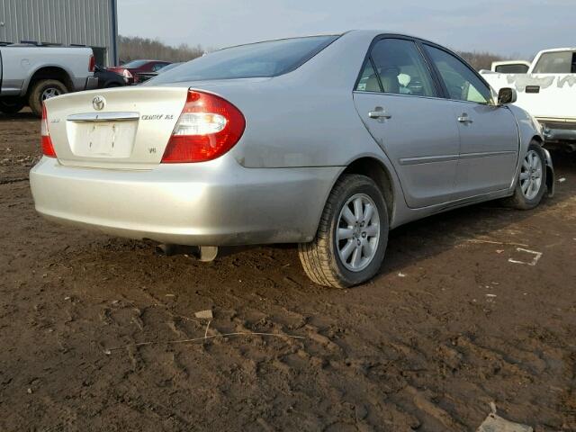 4T1BF30KX2U527660 - 2002 TOYOTA CAMRY LE SILVER photo 4