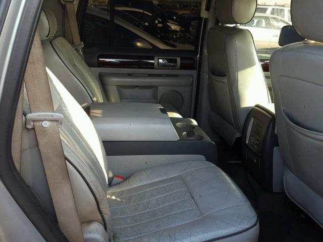 5LMFU27576LJ18526 - 2006 LINCOLN NAVIGATOR SILVER photo 6