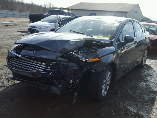 3FA6P0LU7HR317991 - 2017 FORD FUSION SE GRAY photo 2