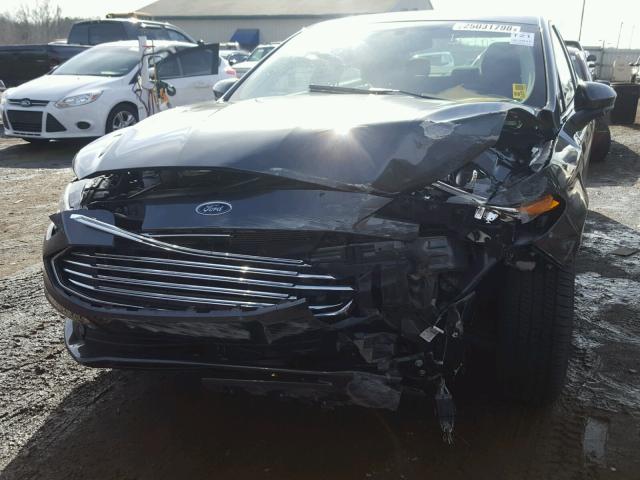 3FA6P0LU7HR317991 - 2017 FORD FUSION SE GRAY photo 9