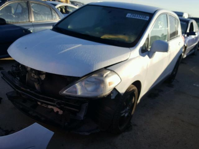 3N1BC13EX7L377092 - 2007 NISSAN VERSA S WHITE photo 2