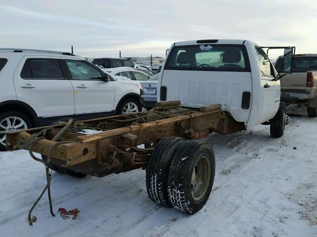 1GBJK34KX8E132083 - 2008 CHEVROLET SILVERADO WHITE photo 4