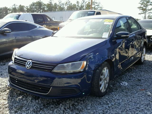 3VWDX7AJXDM375200 - 2013 VOLKSWAGEN JETTA SE BLUE photo 2