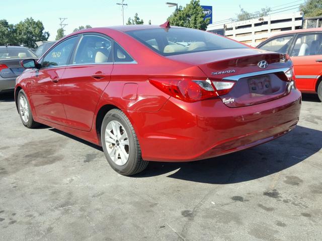 5NPEB4AC2BH079659 - 2011 HYUNDAI SONATA GLS RED photo 3