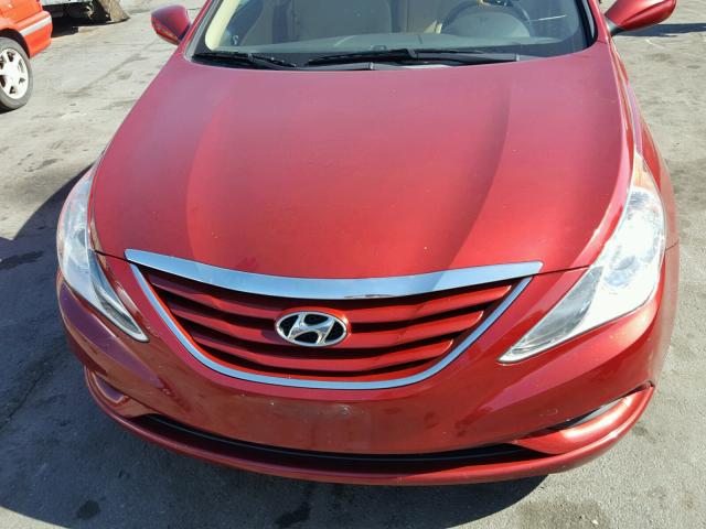 5NPEB4AC2BH079659 - 2011 HYUNDAI SONATA GLS RED photo 9