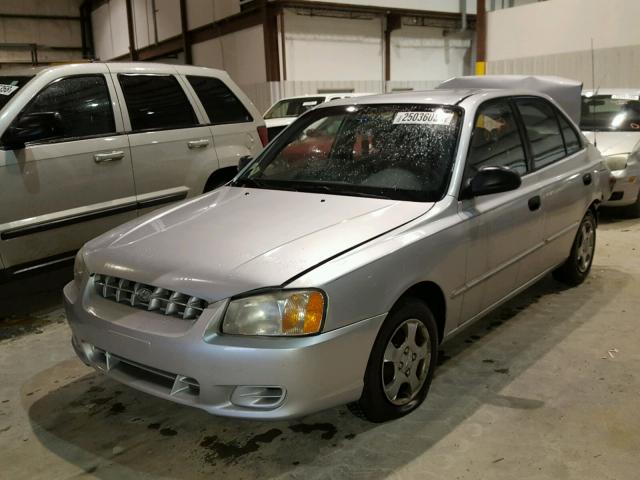 KMHCG45C72U282793 - 2002 HYUNDAI ACCENT GL SILVER photo 2