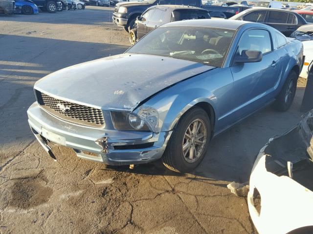 1ZVHT80N665182980 - 2006 FORD MUSTANG BLUE photo 2