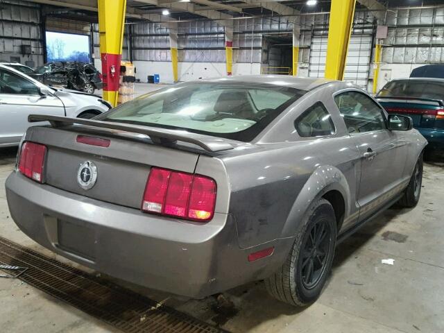 1ZVFT80N455109810 - 2005 FORD MUSTANG BEIGE photo 4