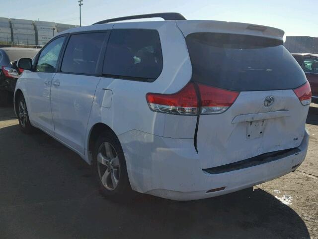 5TDKK3DC7BS016818 - 2011 TOYOTA SIENNA LE WHITE photo 3