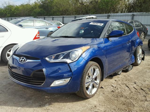 KMHTC6AD7GU299946 - 2016 HYUNDAI VELOSTER B BLUE photo 2