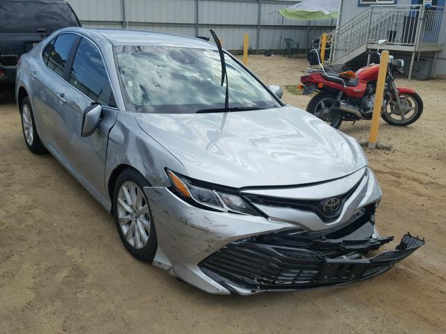 4T1B11HK8JU554488 - 2018 TOYOTA CAMRY L SILVER photo 1