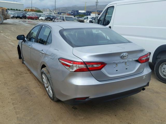 4T1B11HK8JU554488 - 2018 TOYOTA CAMRY L SILVER photo 3