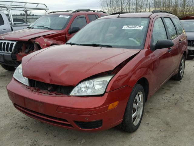 1FAFP36N55W284407 - 2005 FORD FOCUS ZXW RED photo 2