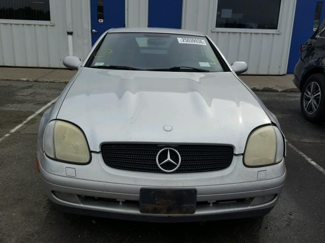 WDBKK47F6WF010962 - 1998 MERCEDES-BENZ SLK 230 KO SILVER photo 9