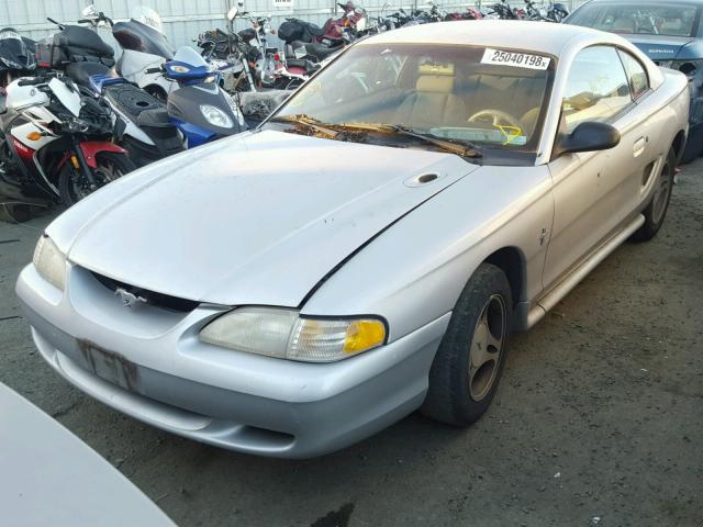 1FAFP4045WF220309 - 1998 FORD MUSTANG SILVER photo 2