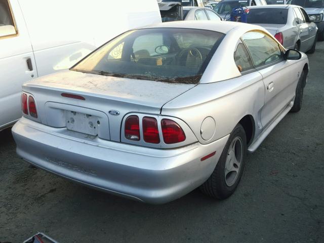 1FAFP4045WF220309 - 1998 FORD MUSTANG SILVER photo 4
