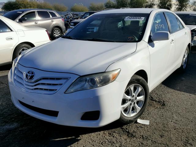 4T1BF3EK4BU778098 - 2011 TOYOTA CAMRY BASE WHITE photo 2