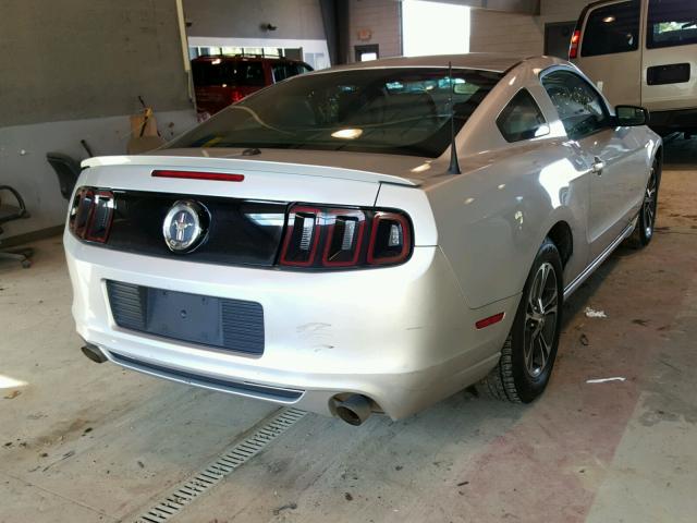 1ZVBP8AM2D5260376 - 2013 FORD MUSTANG SILVER photo 4