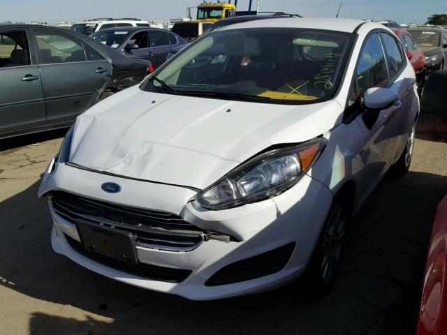 3FADP4EJ4FM107960 - 2015 FORD FIESTA SE WHITE photo 2