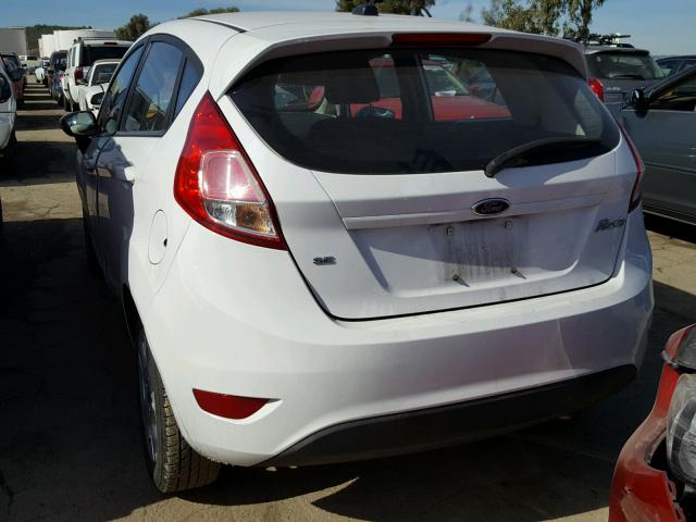 3FADP4EJ4FM107960 - 2015 FORD FIESTA SE WHITE photo 3