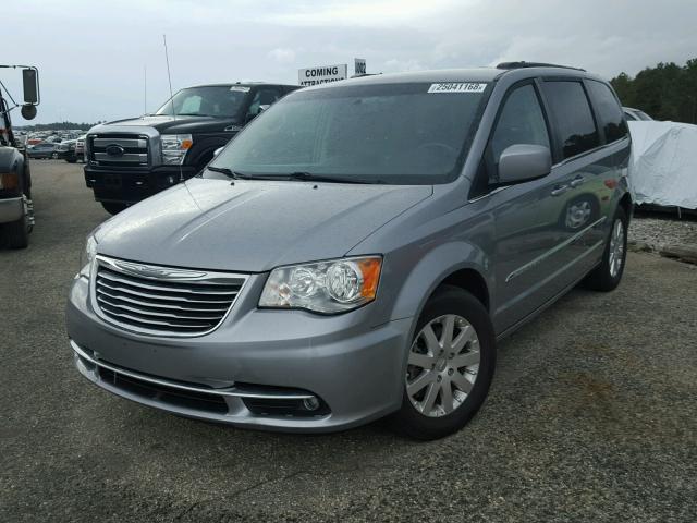 2C4RC1BG5FR601630 - 2015 CHRYSLER TOWN & COU SILVER photo 2