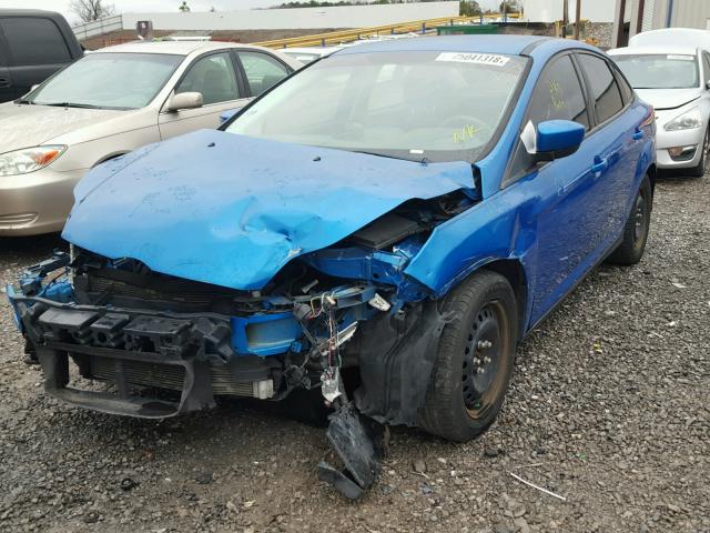 1FAHP3F27CL104387 - 2012 FORD FOCUS SE BLUE photo 2