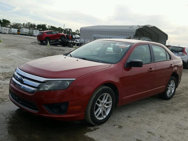 3FAHP0GA9AR116947 - 2010 FORD FUSION S RED photo 2