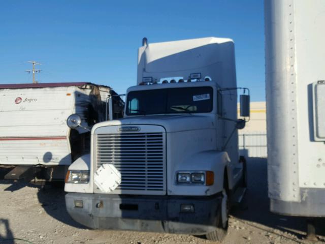 1FUWDMCAXWP950546 - 1998 FREIGHTLINER CONVENTION WHITE photo 2