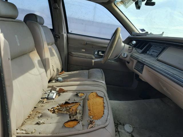 1LNLM83W1NY654607 - 1992 LINCOLN TOWN CAR C BROWN photo 5