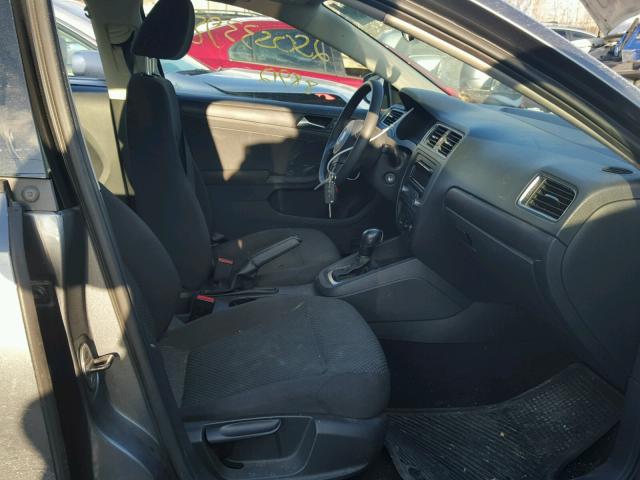 3VW2K7AJ2CM473643 - 2012 VOLKSWAGEN JETTA BASE ნაცრისფერი ფოტო 5