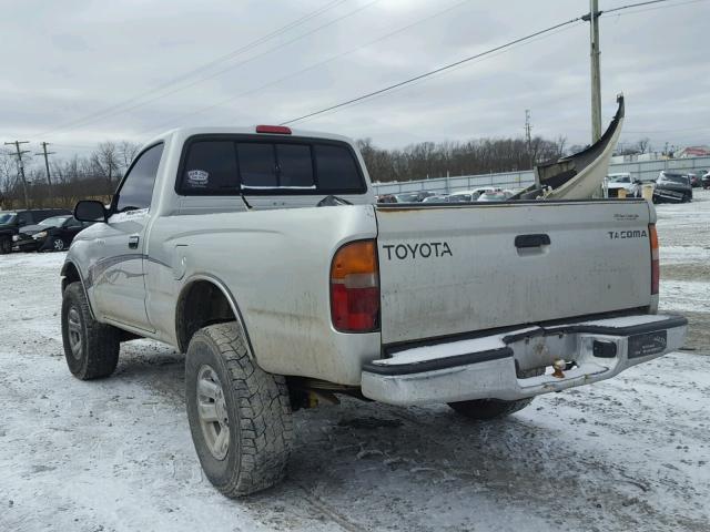 4TAPM62N6YZ582400 - 2000 TOYOTA TACOMA SILVER photo 3