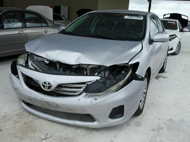 2T1BU4EE6DC929646 - 2013 TOYOTA COROLLA BA SILVER photo 2