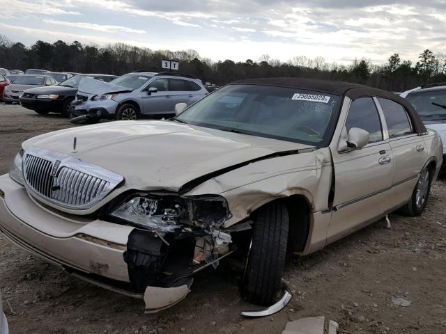 1LNHM83W83Y671679 - 2003 LINCOLN TOWN CAR C BEIGE photo 2