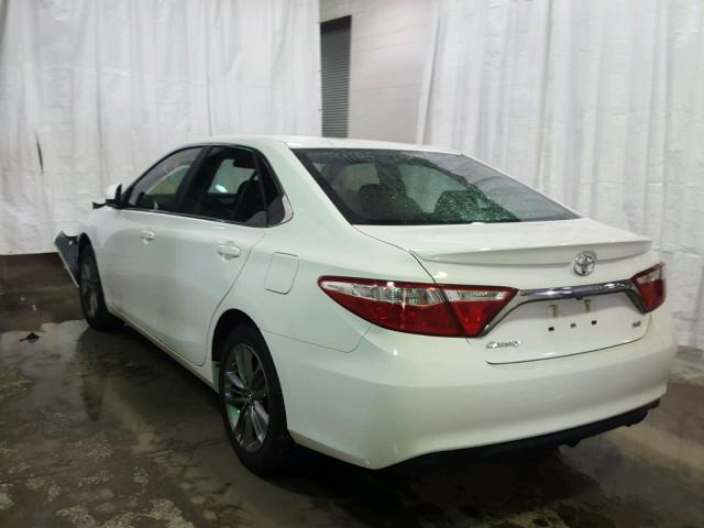 4T1BF1FK9HU738322 - 2017 TOYOTA CAMRY LE WHITE photo 3