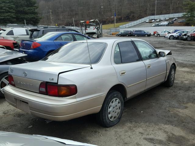 4T1BG12K5TU741701 - 1996 TOYOTA CAMRY DX GOLD photo 4