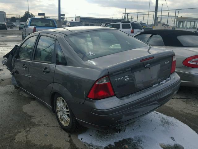 1FAFP34N76W144265 - 2006 FORD FOCUS ZX4 GRAY photo 3