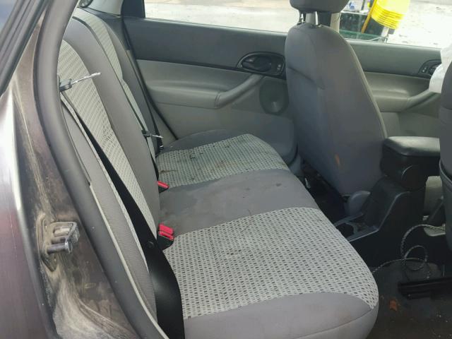 1FAFP34N76W144265 - 2006 FORD FOCUS ZX4 GRAY photo 6