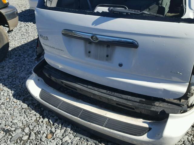 2C4GP44R25R236981 - 2005 CHRYSLER TOWN & COU WHITE photo 9