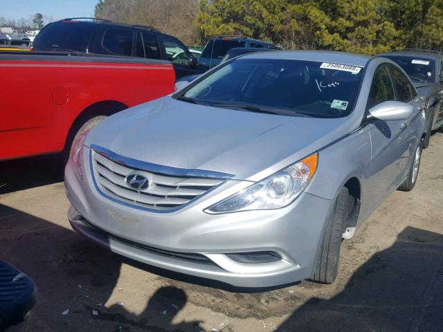 5NPEB4AC2DH741419 - 2013 HYUNDAI SONATA GLS SILVER photo 2