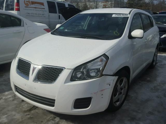 5Y2SP6E86AZ409851 - 2010 PONTIAC VIBE WHITE photo 2