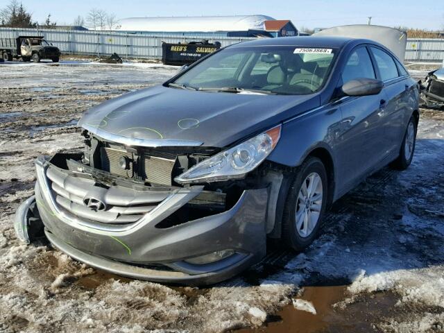 5NPEB4AC2DH765946 - 2013 HYUNDAI SONATA GLS GRAY photo 2