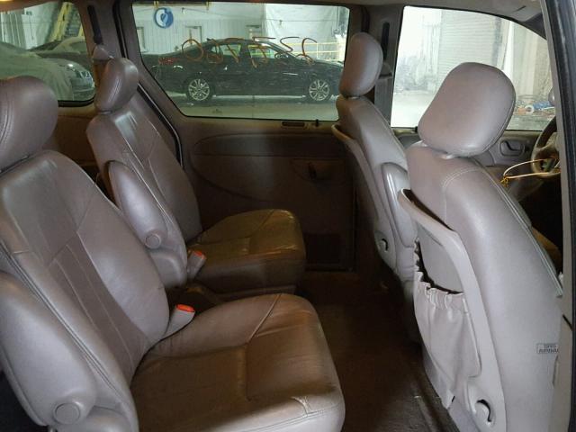 2C8GP54L52R596628 - 2002 CHRYSLER TOWN & COU TAN photo 6