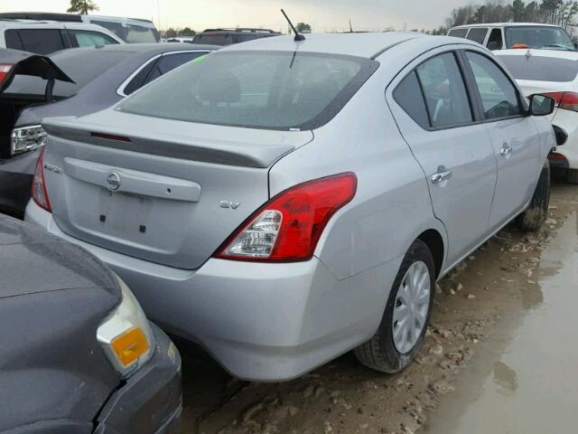 3N1CN7APXHK434257 - 2017 NISSAN VERSA S SILVER photo 4