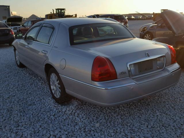 1LNHM81W44Y675331 - 2004 LINCOLN TOWN CAR E TAN photo 3