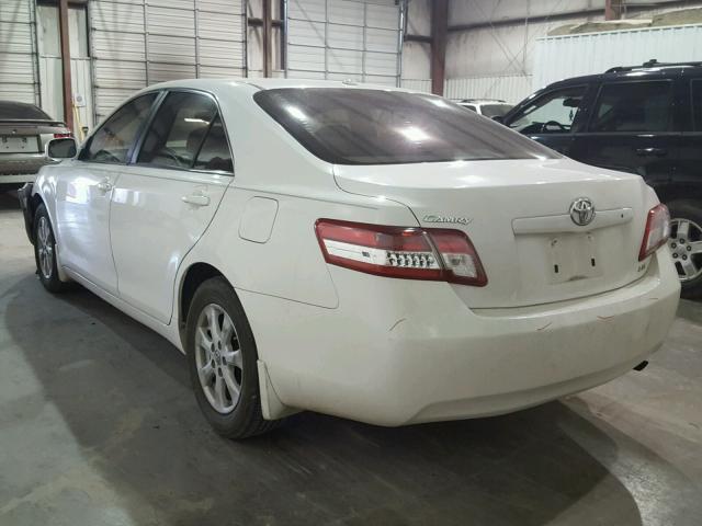 4T1BF3EKXBU645250 - 2011 TOYOTA CAMRY BASE WHITE photo 3