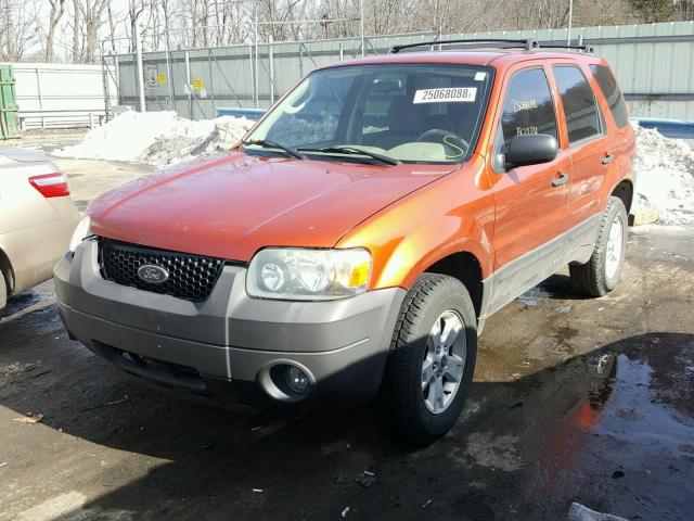 1FMCU93186KD24123 - 2006 FORD ESCAPE XLT ORANGE photo 2