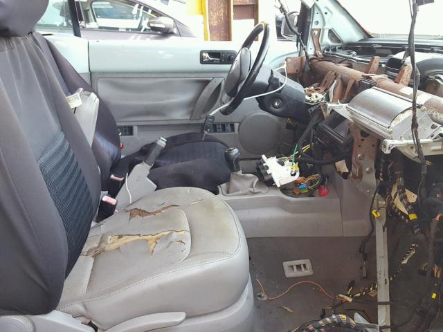 3VWSF31YX6M301214 - 2006 VOLKSWAGEN NEW BEETLE 蓝色 照片 5